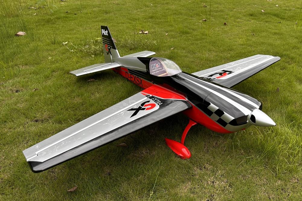 90" Extra 330SX (2,29m) 60cc Červeno-Černá
